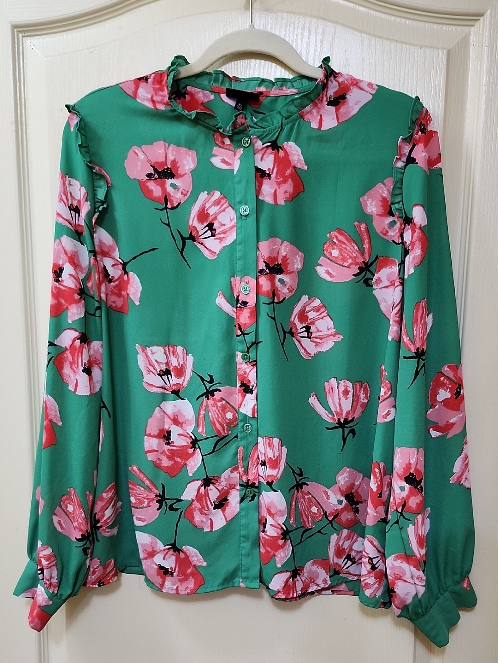 WHO WHAT WEAR RUFFLE SHOULDERED FLORAL PRINT BLOUSE